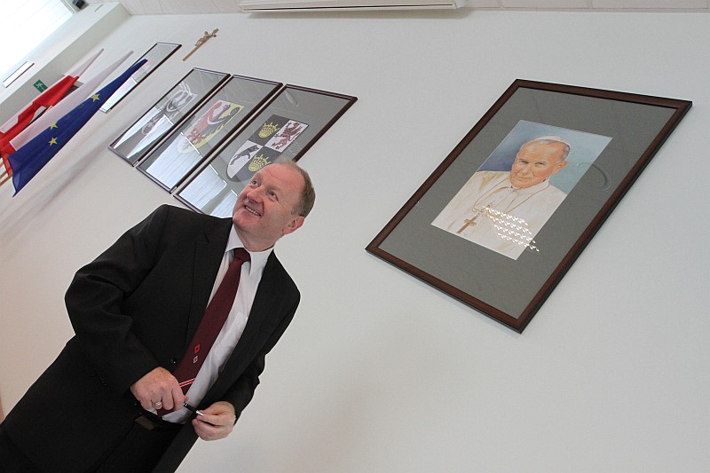 Portret Jana Pawła II już wisi [FOTO]