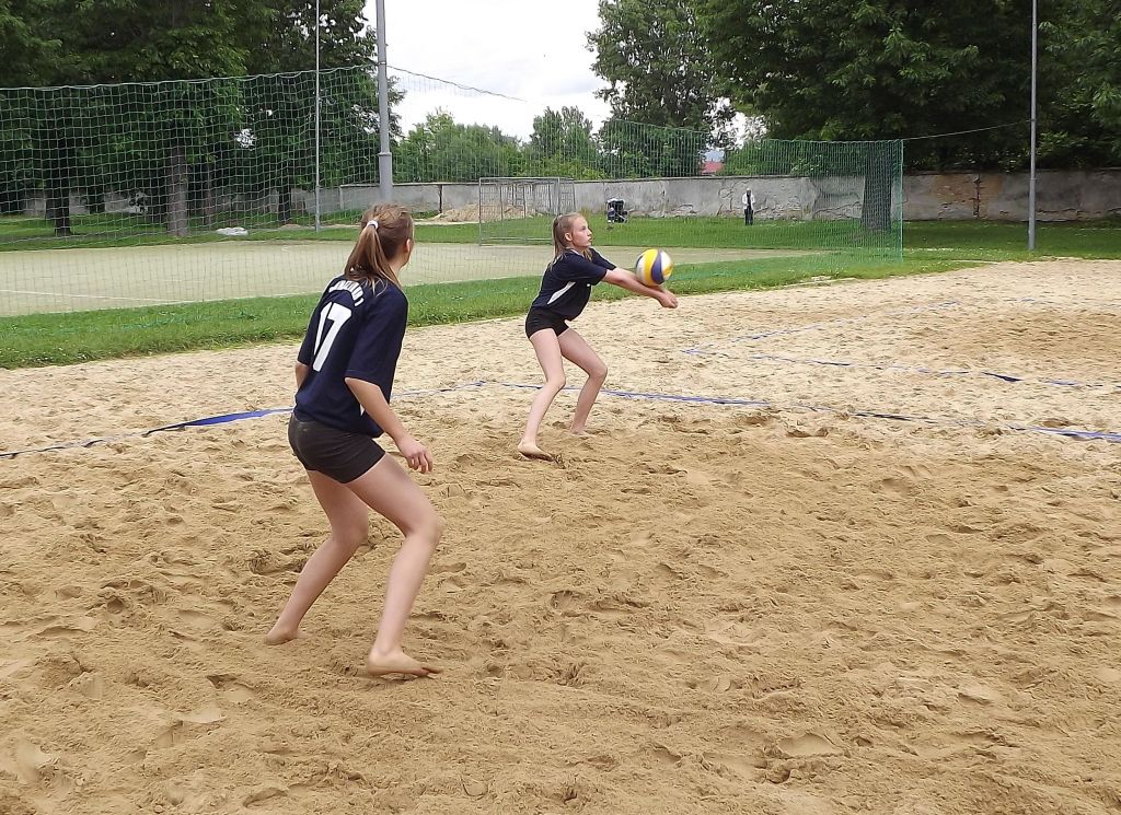 Dziewczyny powalczyły na piachu