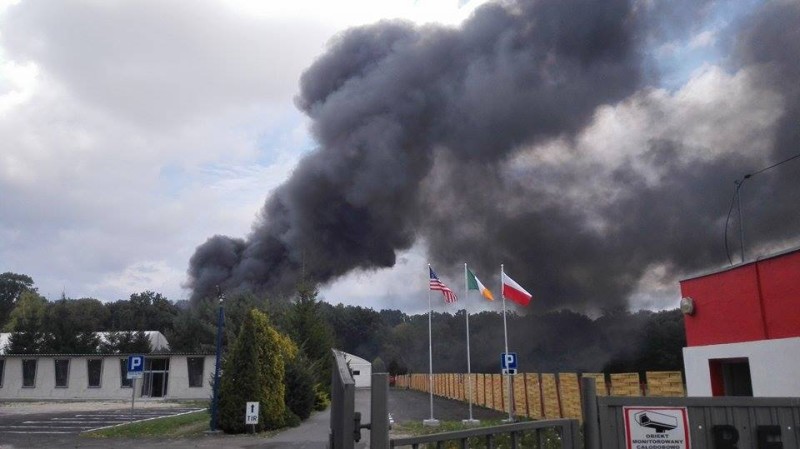 Pożar w fabryce podpałek [FOTO/VIDEO]