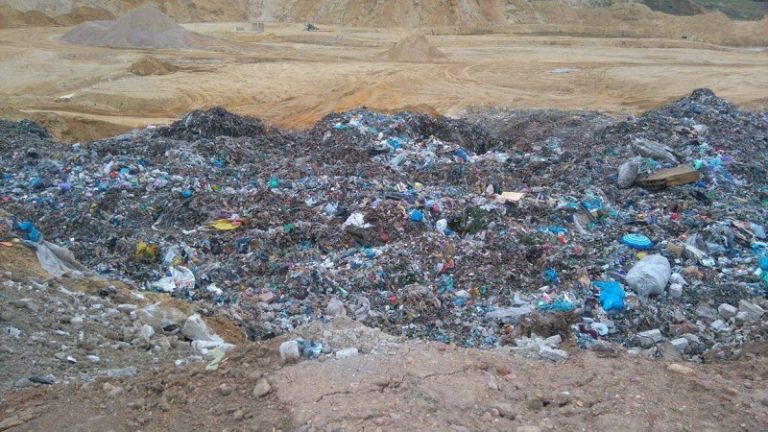 Policja i WIOŚ na nielegalnym wysypisku