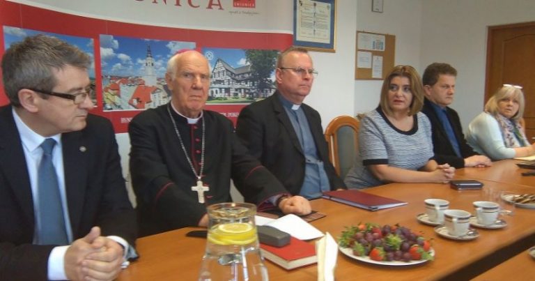 Politycy (bez polityki?) na ratunek katedrze