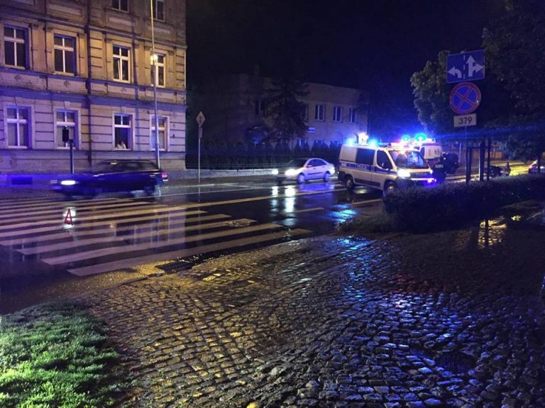 Uderzył w kobietę na przejściu dla pieszych