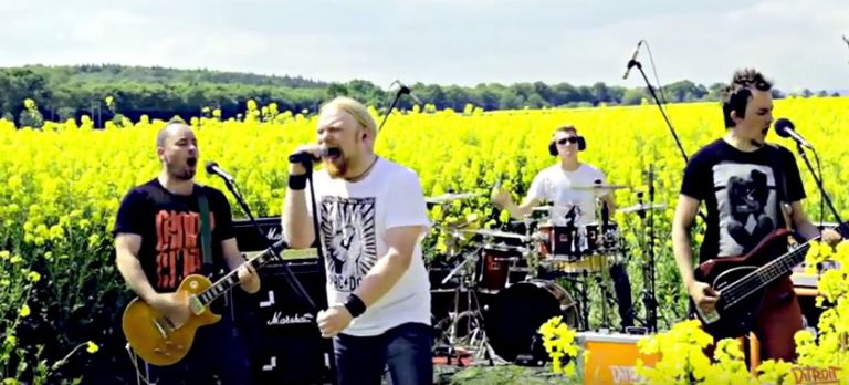 Ditroit w rzepaku i w chmurach [POSŁUCHAJ]