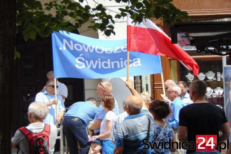 Świdnicka Nowoczesna protestuje dwa dni przed nadzwyczajną sesją oświatową