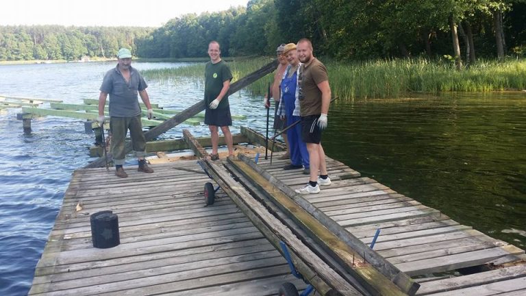 Kup pan deskę i odbuduj pomost! [FOTO]