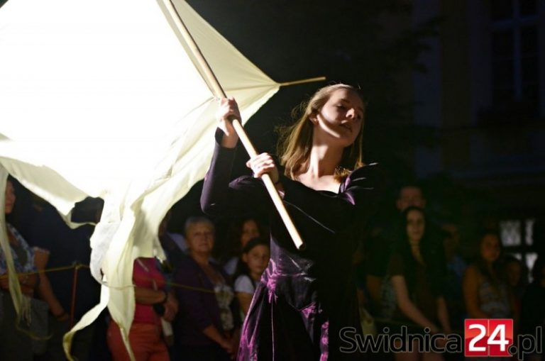 Spotkanie z teatrem na ulicy [FOTO/VIDEO]