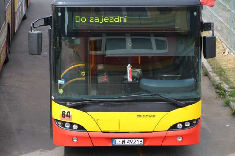 Mikołajki w miejskich autobusach