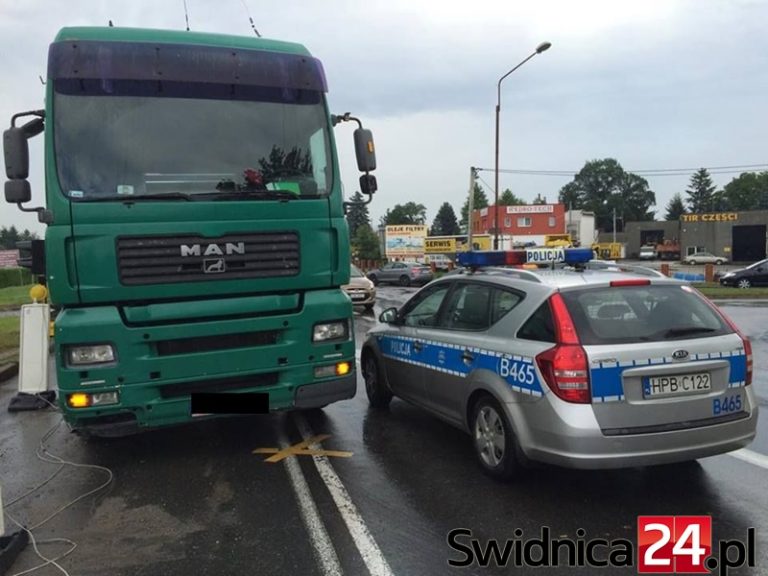 Niebezpieczny wyjazd z ulicy Częstochowskiej [FOTO]