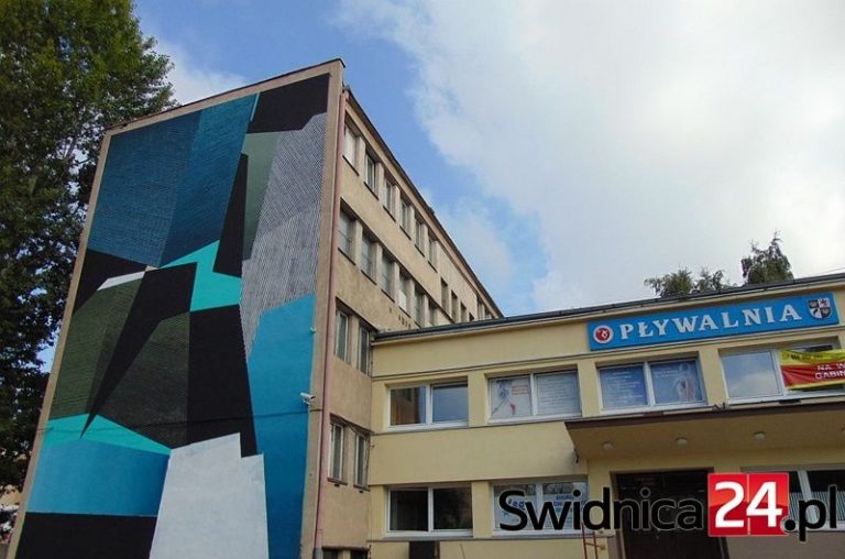 Nowy mural w błękitach [FOTO]