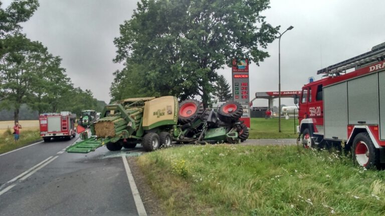 Zderzyła się z traktorem [FOTO]