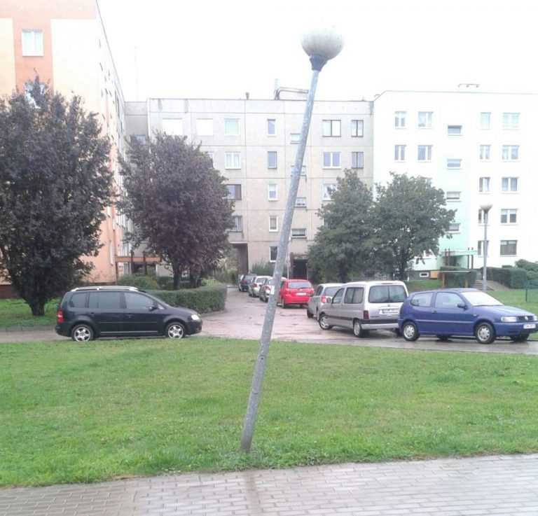 Piza ma krzywą wieżę, Zarzecze – latarnię