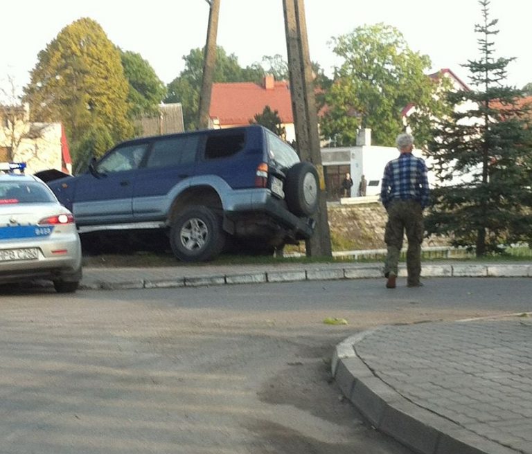 Wpadł na most