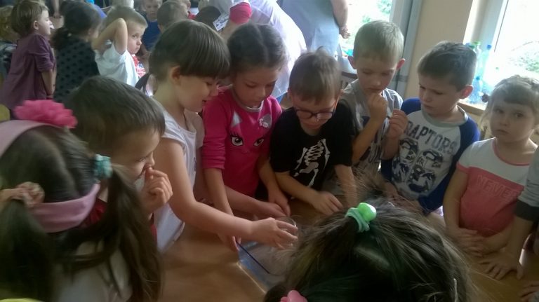 Przedszkolaki eksperymentują [FOTO]