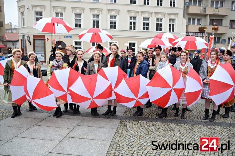 Czym nie jest patriotyzm? Święto Niepodległości w Świdnicy [FOTO]