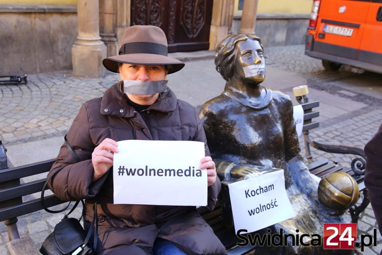 Happening w obronie wolnych mediów [FOTO/VIDEO]