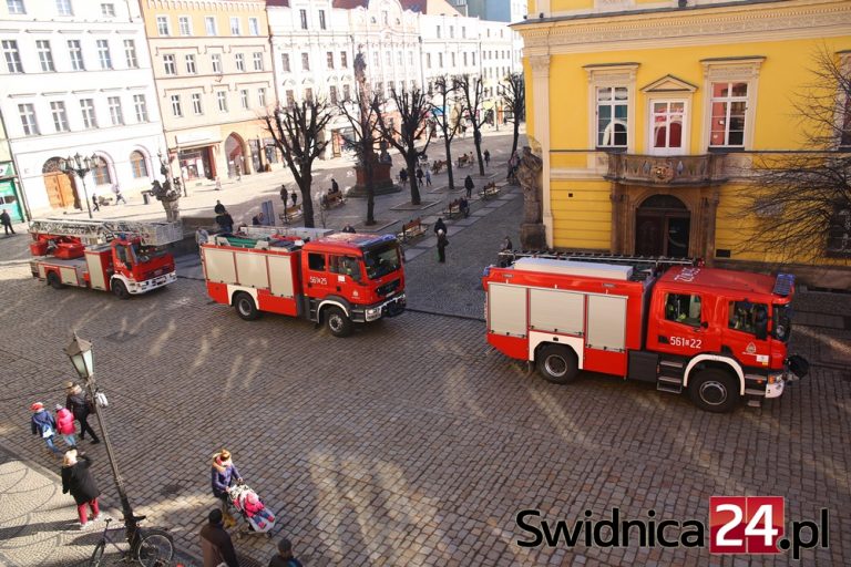 Strażacy w Muzeum Dawnego Kupiectwa w Świdnicy [FOTO]
