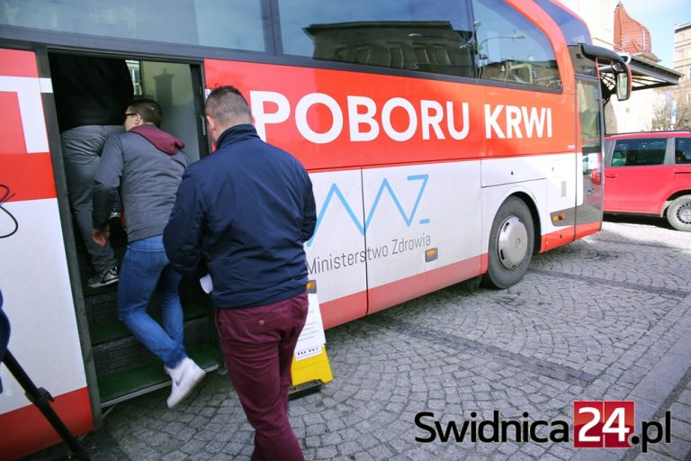 Krwiobus stanie w Rynku