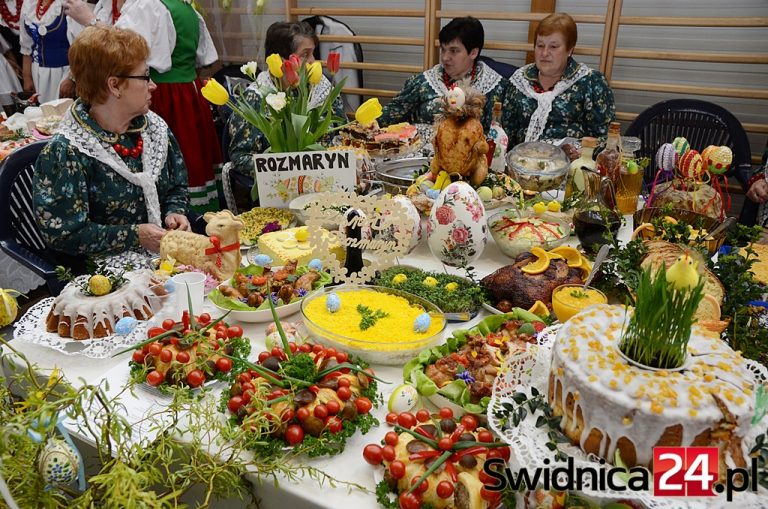 Wielkanocne stoły pełne pyszności [FOTO]