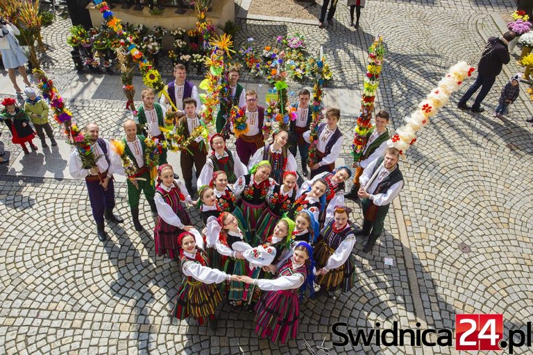 Korowód z palmami przeszedł przez Świdnicę [FOTO]