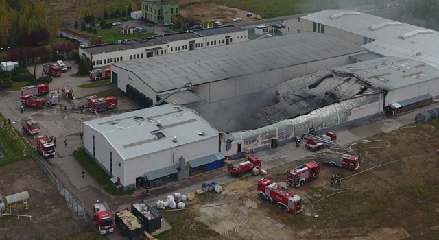 Pożar zakładu w żarowskiej podstrefie przemysłowej [FOTO/VIDEO]