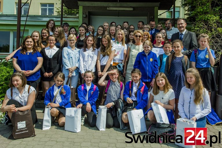 Świdnicka młodzież stworzyła bajki dla małych pacjentów [FOTO]