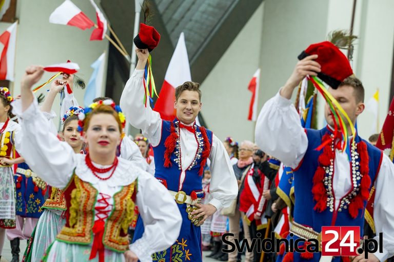 231 lat od uchwalenia Konstytucji 3 Maja. Uroczystości w powiecie świdnickim [PROGRAM]