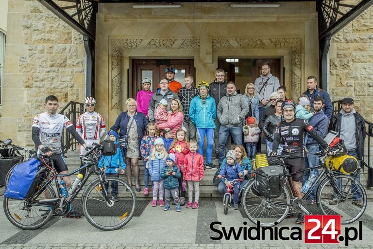 Wyruszyli rowerami dookoła Polski, by pomóc chorej Blance [FOTO]