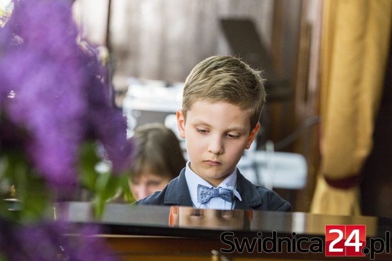 Miniaturowe zmagania najmłodszych pianistów w Świdnicy