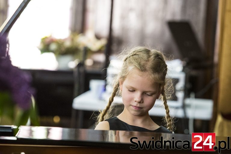 Miniaturowe zmagania najmłodszych pianistów w Świdnicy