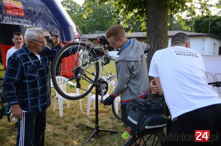 Rowerzyści z całej Polski kręcą kilometry dla Świdnicy