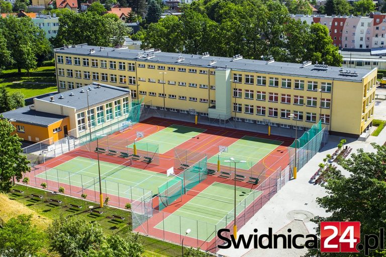 Uczniowie zbierają na szkolny sztandar. Wkrótce odbędzie się świąteczny kiermasz