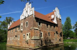 Małki w podróży: Zamek na wodzie w Wojnowicach