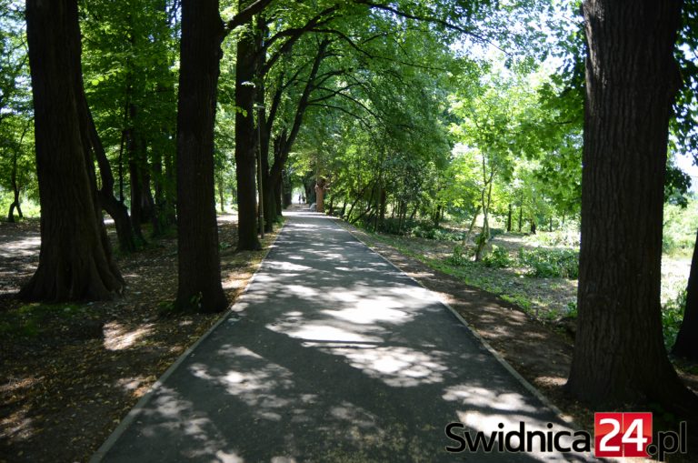 Nad rzeką bezpieczniej, amatorzy alkoholu szukają nowych miejsc [FOTO]