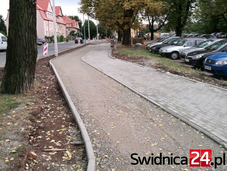 Nowa ścieżka już bez drzewa