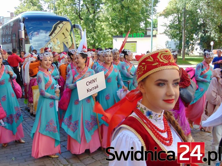 Barwny świat folkloru zagościł w Świdnicy [FOTO]