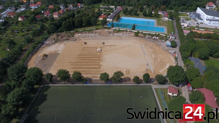 Termin zakończenia tuż tuż, a stadion w proszku [FOTO/VIDEO]