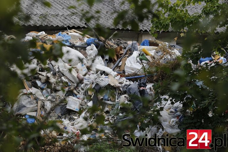 Protestują przeciwko nielegalnemu wysypisku [FOTO]
