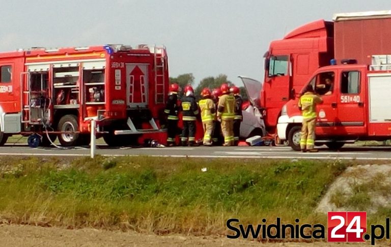 Zderzenie osobówki z TIR-em. Są ofiary śmiertelne FOTO]