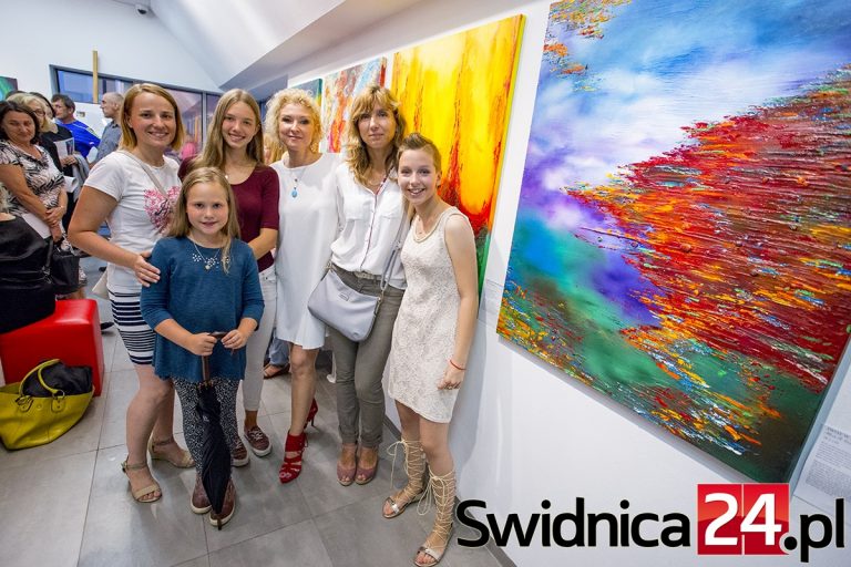 Obrazy malowane przez matkę i córkę[FOTO]