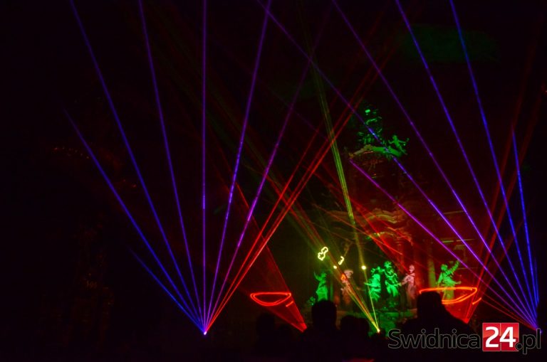 Historia opowiedziana laserami w Kościele Pokoju [FOTO/VIDEO]