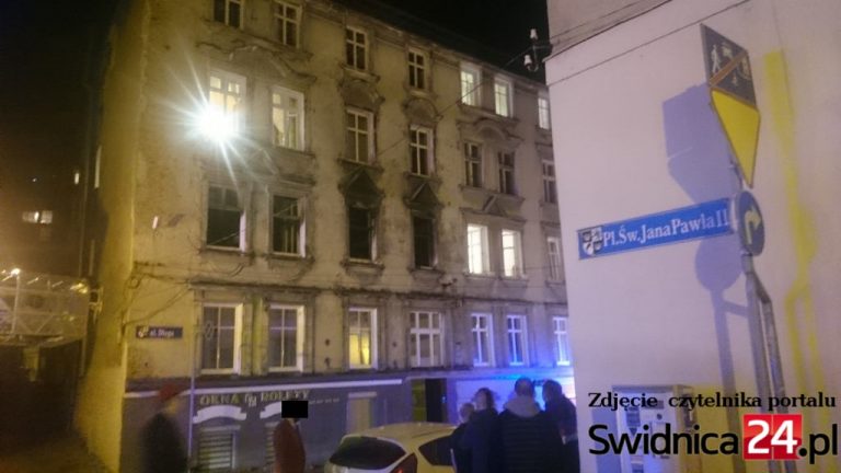 Sąsiad uratował śpiącego mężczyznę z pożaru [FOTO/VIDEO]