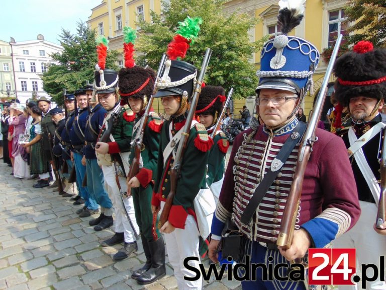 Historyczne regimenty przemaszerowały przez Świdnicę [FOTO]