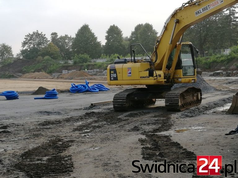 Świdnicki stadion: zmiany projektowe, zmiany terminu zakończenia [FOTO/VIDEO]