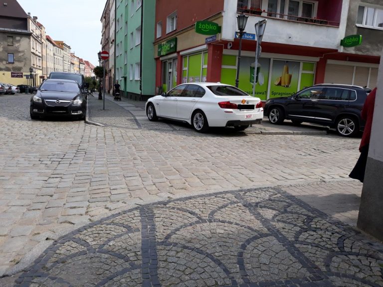 Mistrzowie parkowania [FOTO]