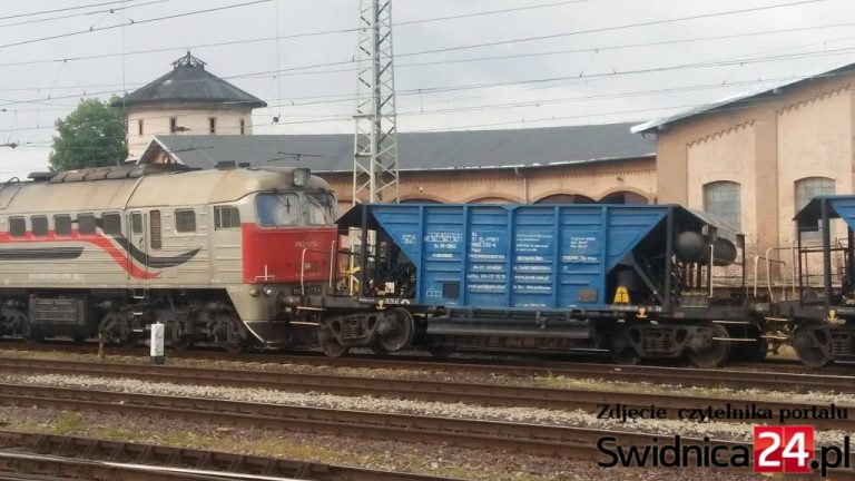 Wagon wypadł z szyn