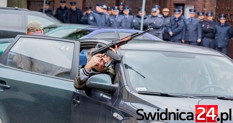 Widowiskowa akcja mundurowych w Areszcie Śledczym [FOTO]