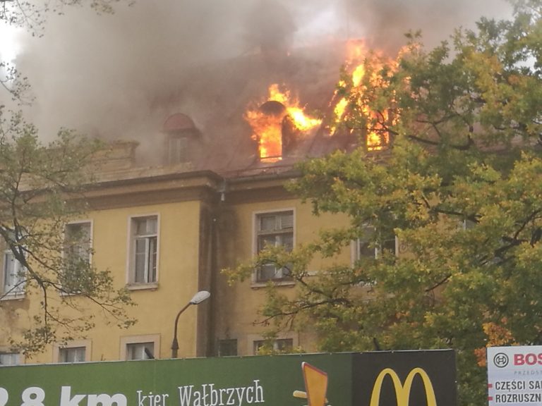Pali się nieczynny szpital w Świdnicy [FOTO/VIDEO]
