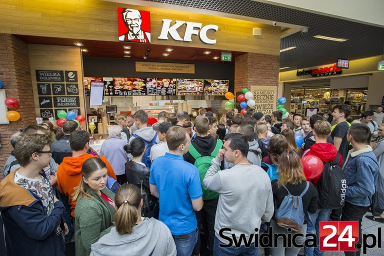Tłum na otwarciu KFC [FOTO]