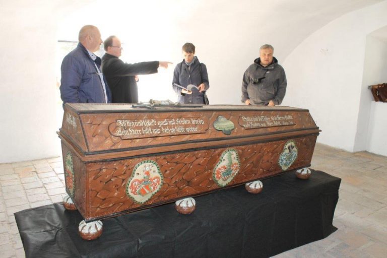 Bezcenny sarkofag rodziny Hochbergów odnowiony