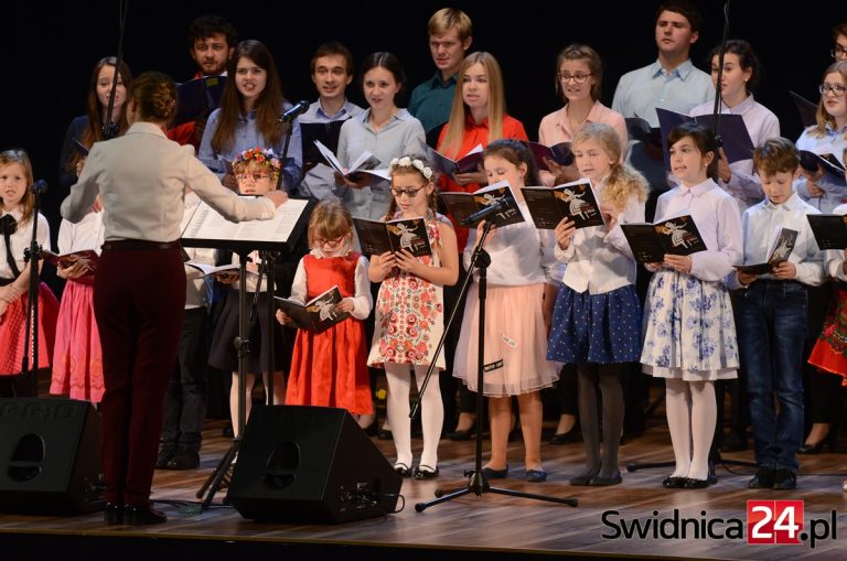 Świdniczanie śpiewali dla Niepodległej [FOTO]